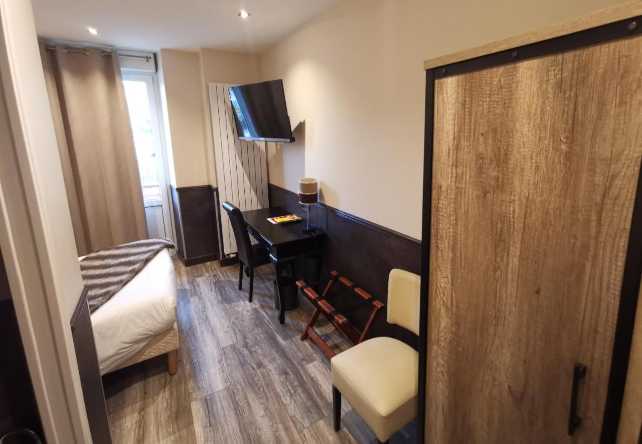 Logis Hotel Des Bains Жерарме Екстер'єр фото